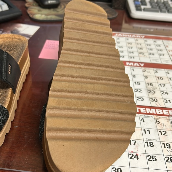 Reef sandals - Picture 2 of 3